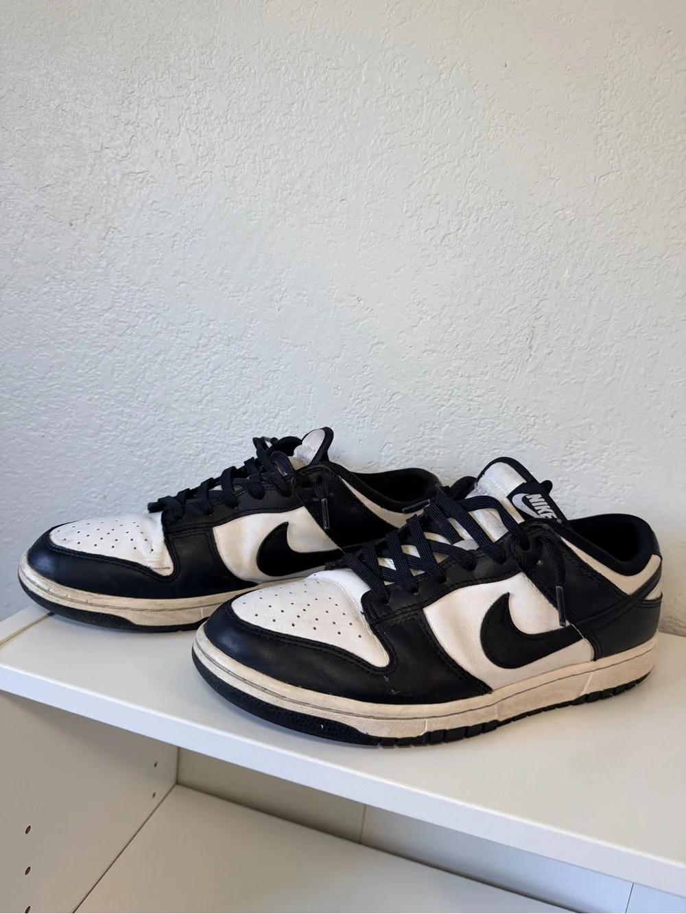 Nike Men’s Black and White Low-Top Sneakers